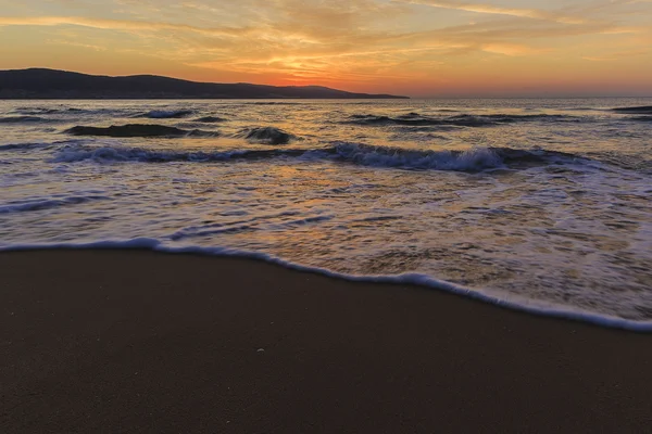 Soluppgång på kusten av Sunny Beach i Bulgarien — Stockfoto