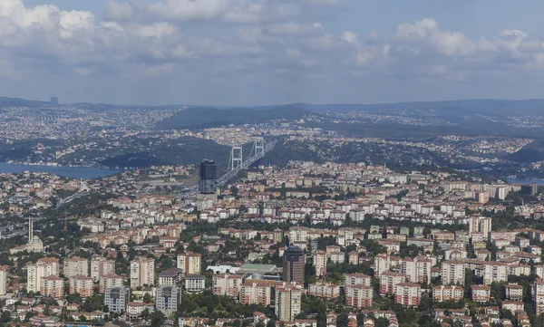 Panorama de la torre de Estambul Zafiro de Estambul. La altura de 286 m — Foto de Stock