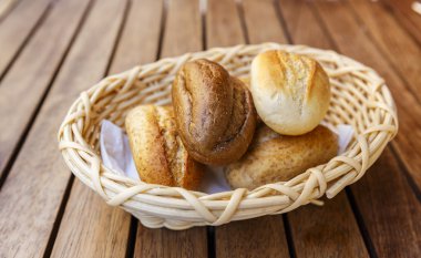 Bir sepet (yumuşak odak Türk ekmek rulo)