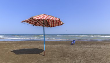 Plaj şemsiye ve plaj sandalye co yaz sezon sonra