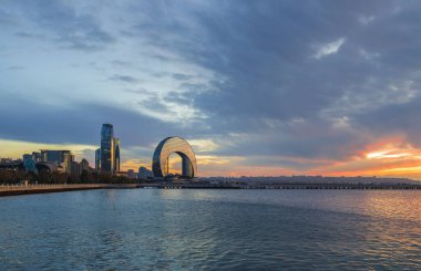 Bakü 'deki sahil bulvarının panoraması.