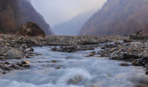 Vandam Chay.Village Vandam.Gabala.Azerbaijan nehir yatağı — Stok fotoğraf