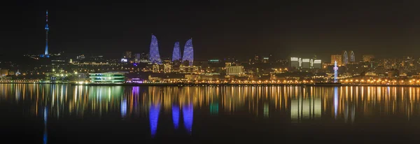 Panorama van de kust boulevard in Baku.Azerbaijan — Stockfoto