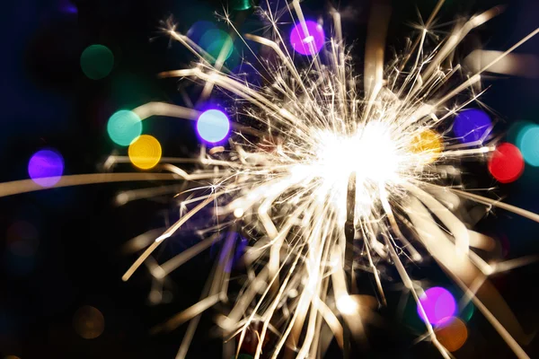 Brillo iluminado sobre unas guirnaldas de fondo (enfoque suave ) — Foto de Stock