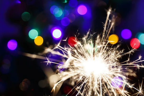 Brillo iluminado sobre unas guirnaldas de fondo (enfoque suave ) — Foto de Stock