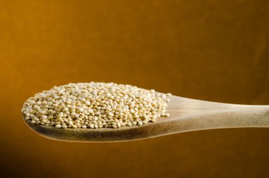 Quinoa bir kaşık, yakın çekim, adam renk