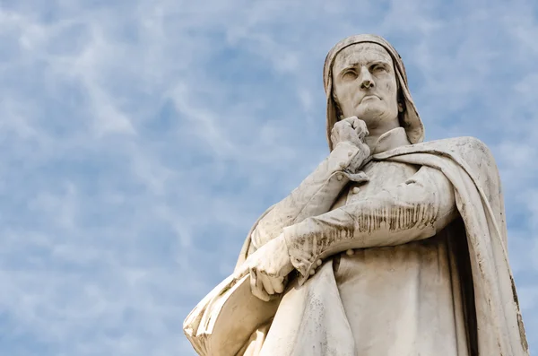 Dante Alighieri, piazza dei Signori, Verona, Ital heykeli — Stok fotoğraf