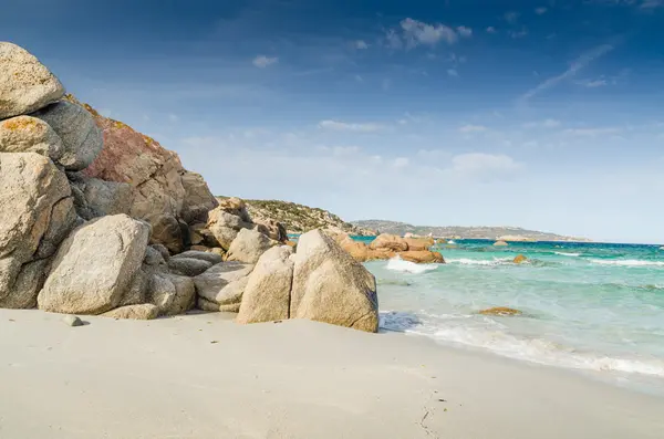 Praia da Sardenha, dia ensolarado, Ital — Fotografia de Stock