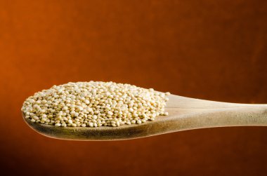 Quinoa bir kaşık, yakın çekim, adam renk