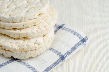 pirinç kek, pirinç masa örtüsü üzerinde kabarık