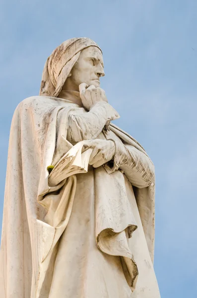 Socha Dante Alighieri, piazza dei Signori, Verona, Itálie — Stock fotografie