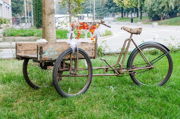 Bicicleta de carga vieja —  Fotos de Stock