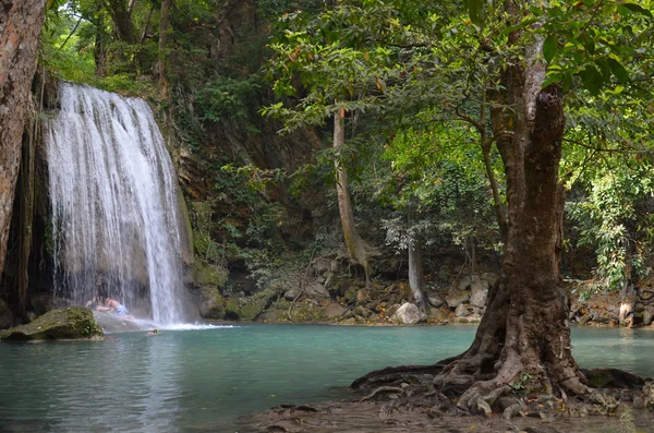 Waterval in erawan nationaal park — Stockfoto