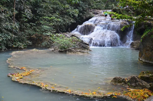 Waterval in erawan nationaal park — Stockfoto