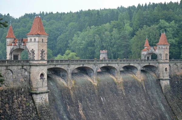 Historické přehrada les kralovstvi — Stock fotografie