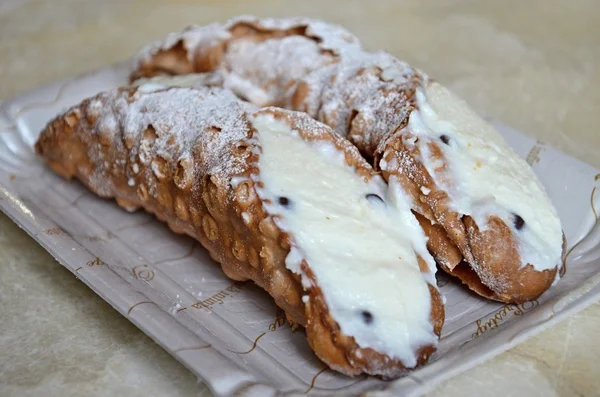 Sicilya tatlı cannoli — Stok fotoğraf