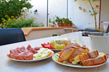 Akdeniz bahçede kahvaltı