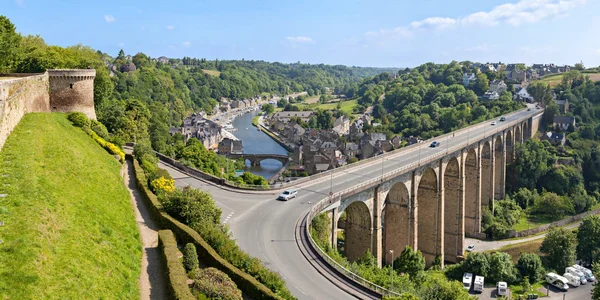 Vista panorámica de Dinan, Bretaña, Francia — Foto de Stock