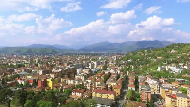 Vista aérea panorámica de Brescia desde la colina del castillo — Vídeos de Stock