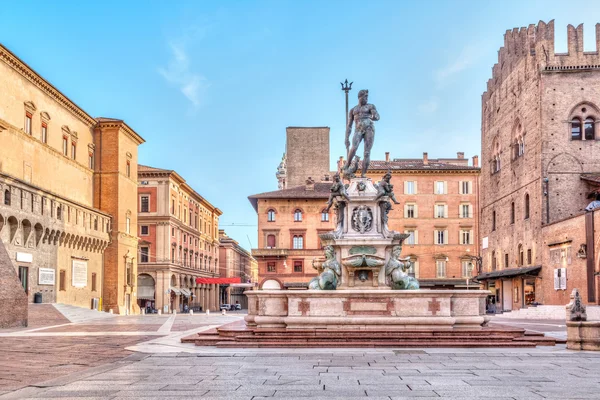 Piazza del Nettuno plein in Bologna — Stockfoto