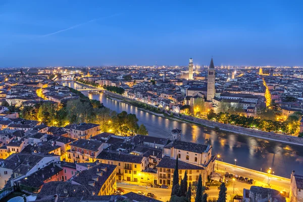 Vista aerea su Verona e sul fiume al mattino — Foto Stock