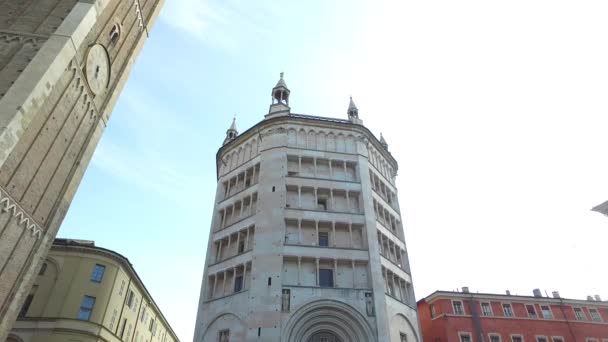 Baptysterium, znajduje się na Piazza Duomo, Parma — Wideo stockowe