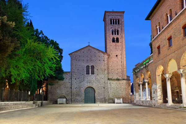 Basiliek van Sint Franciscus in de avond, Ravenna — Stockfoto