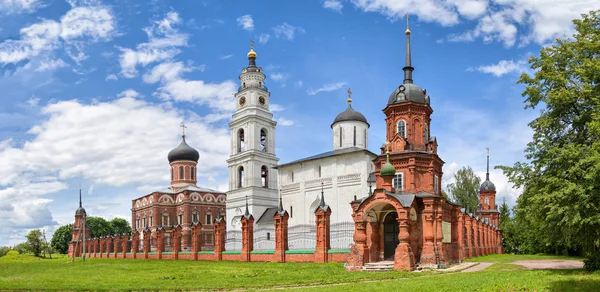 Kremlin de Volokolamsk situado en el lugar de la antigua colina — Foto de Stock