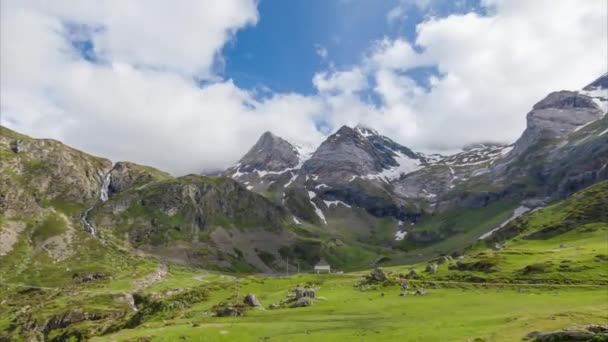 シルク ・ ドゥ ・ デ ・ Troumouse - ピレネー山脈の氷河のシルク — ストック動画