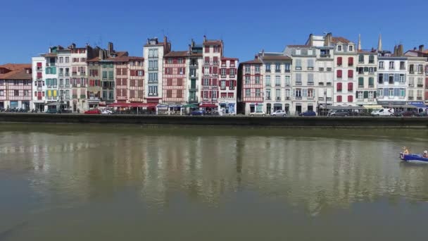 Edifícios em aterro de Amiral Jaureguiberry, Bayonne — Vídeo de Stock