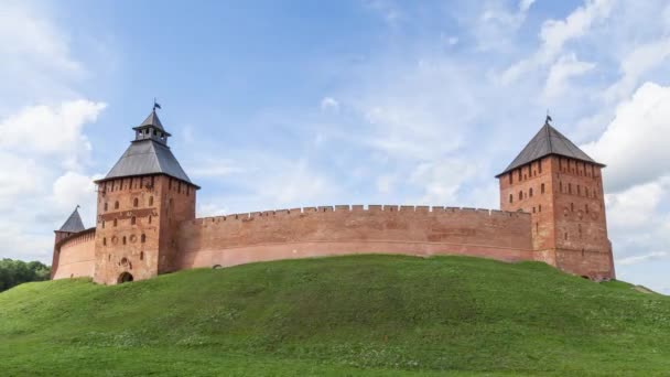 Стены и башни Великого Новгорода кремля — стоковое видео