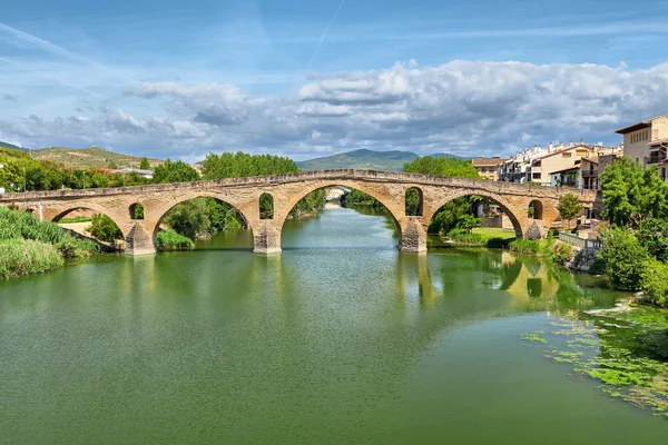 Ponte romana sobre o rio Arga em Puente la Reina — Fotografia de Stock