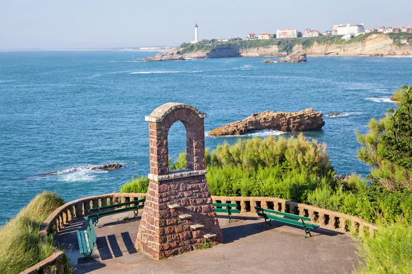 Point d'observation avec arche à Biarritz — Photo