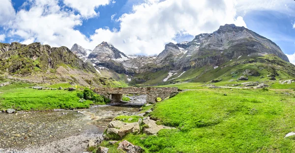 Cirque de troumouse - das Gletscherkarussell in den Pyrenäen — Stockfoto