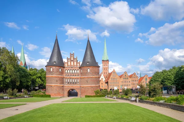 Holstentor Mittelalterliches Stadttor Von Lübeck Deutschland — Stockfoto