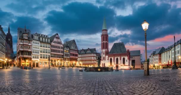 ドイツのフランクフルト Romberg ドイツの木造住宅と歴史的な市場広場 アニメーション空と静的な画像 — ストック動画