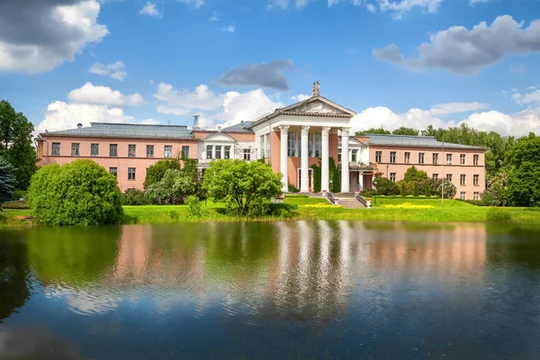 Botanische Tuin Van Moskou Klassiek Gebouw Met Zuilen Reflecterend Botanische — Stockfoto