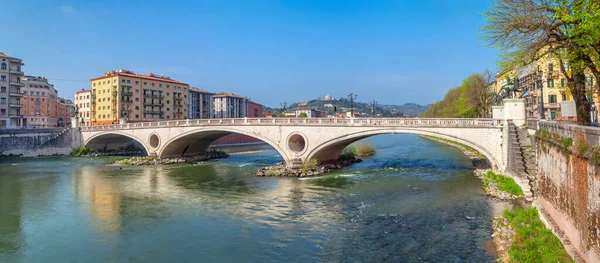 Verona Italia Vista Panorámica Del Puente Ponte Della Vittoria —  Fotos de Stock