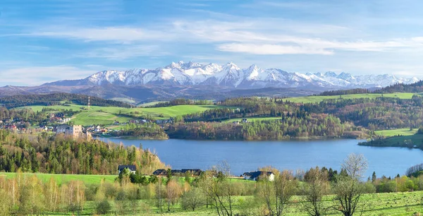 Krajobraz Jeziorem Czorsztyńskim Śnieżnymi Tatrami Polska — Zdjęcie stockowe