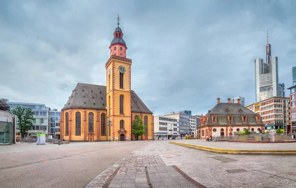 ドイツ フランクフルト出身 バロック様式の聖カトリーヌ教会の眺め カタリンキルシュ — ストック写真