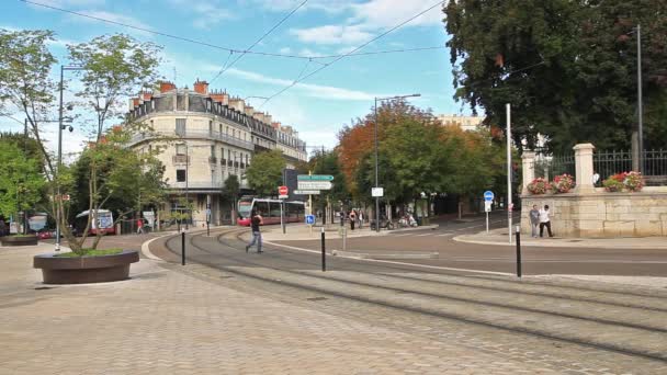 Modern tramvay Dijon, Fransa — Stok video