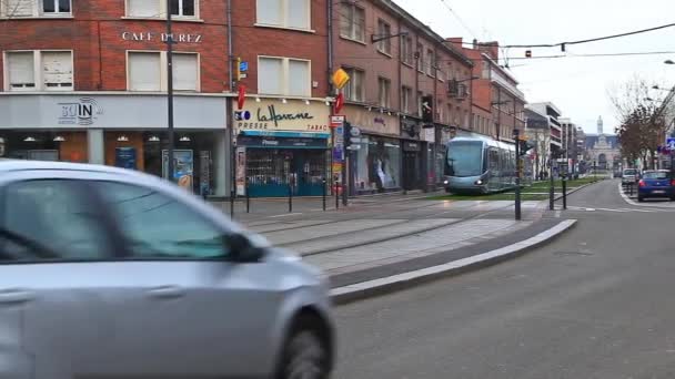 Tranvía moderno en Valenciennes, Francia — Vídeos de Stock