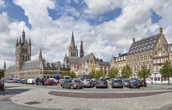 Panorama Placu grote markt w ypres — Zdjęcie stockowe