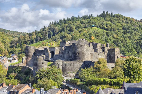 Medeltida slottsruiner i la roche-en-ardenne — Stockfoto