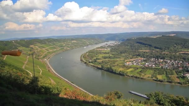风景如画的河流转弯处附近 filsen 的莱茵河 — 图库视频影像