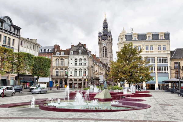 Uitzicht vanaf de Place d'Armes square op Belfort van Dowaai — Stockfoto