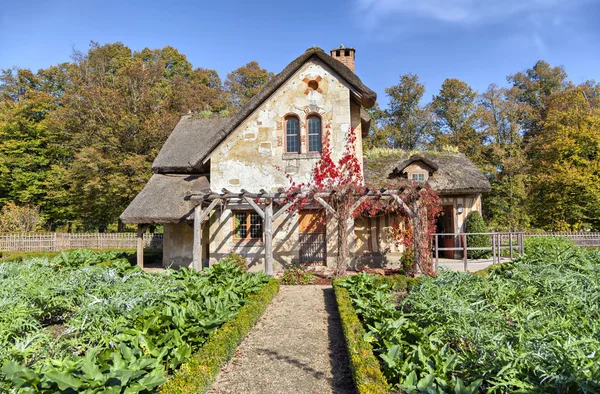 Marie-Antoinette'nın Estate Versailles bahçıvan evi — Stok fotoğraf