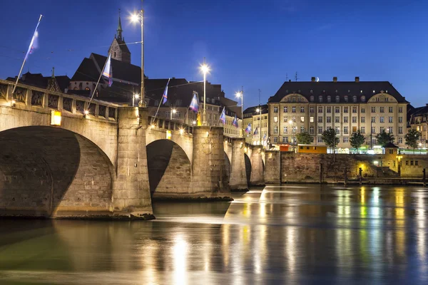 Mittlere bro över Rhen vid solnedgången, Basel — Stockfoto