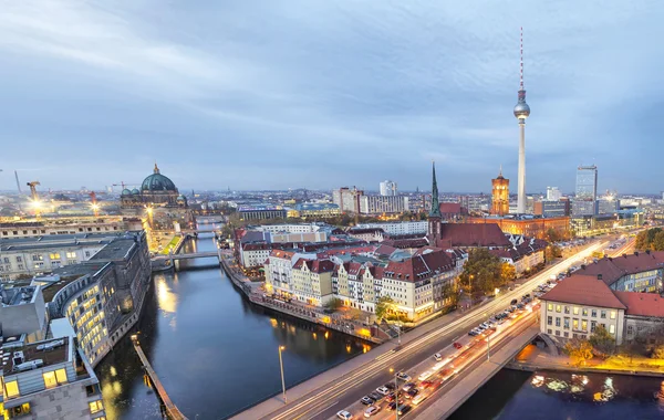 Abend in Berlin, Luftaufnahme — Stockfoto