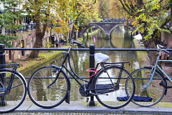 Bicycle tied to the fence of the bridge across the canal in Utre — Stock Photo, Image